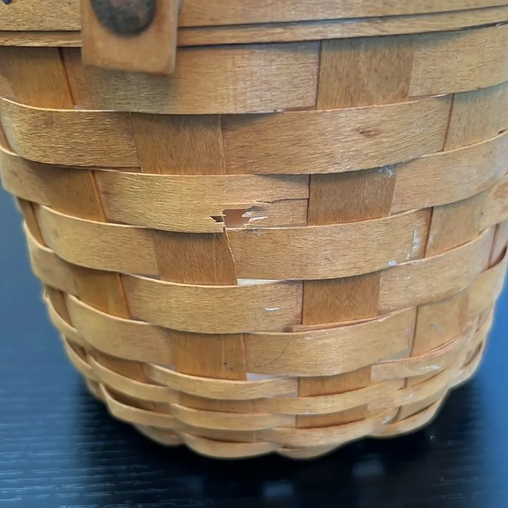 Cute LONGABERGER Baskett Handwoven in Dresden Ohio USA Signed SWZ 2000